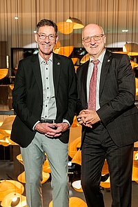An diesem Abend verabschiedet sich Hans-Peter Sproten offiziell als Hauptgeschäftsführer. Alfred Jansenberger ist an seiner Seite.